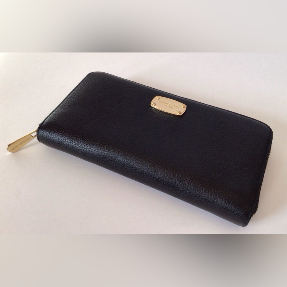 Michael Kors Large Leather Black Wallet - Picture 2 of 9